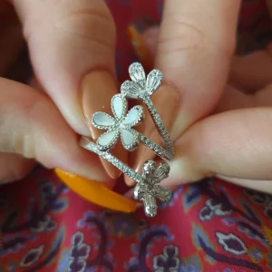 Bague  Argent Rhodié garanti   les fleurs 🌸 🌸 🌸