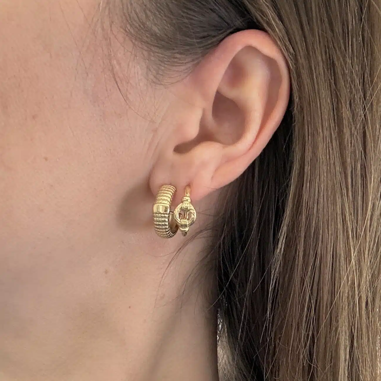 Boucles d’oreilles créoles EBONY – Doré – Image 2