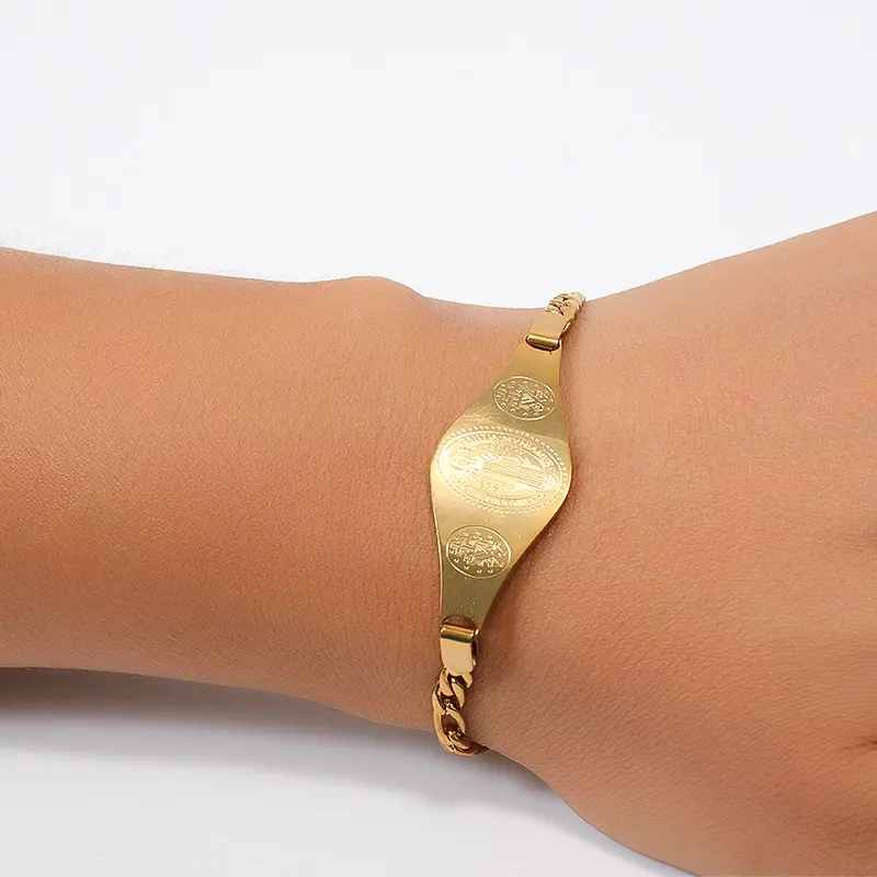 Bracelet Chaîne avec Médaillon Central Gravé – Image 2