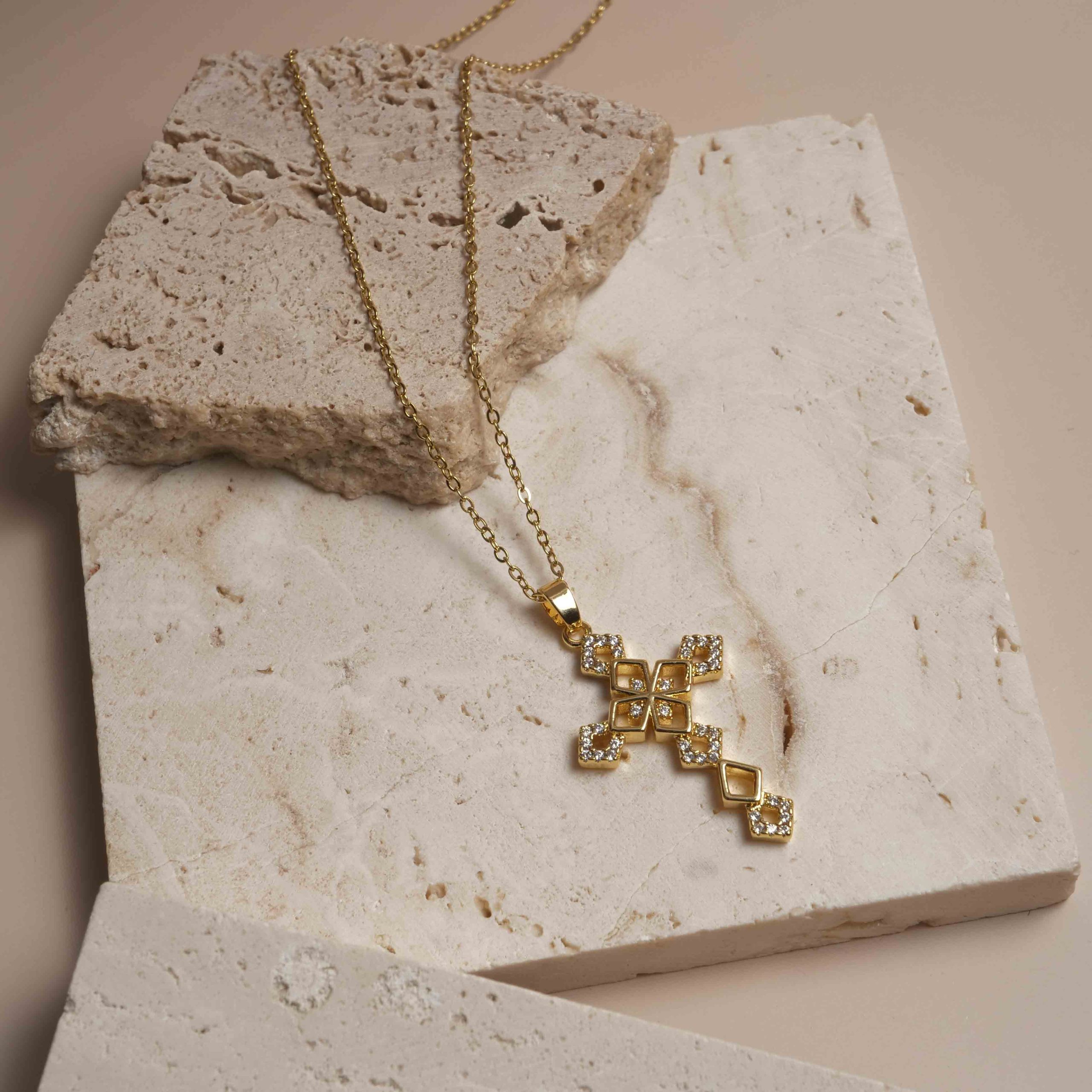 Collier Croix Royale Étoilée – Image 2