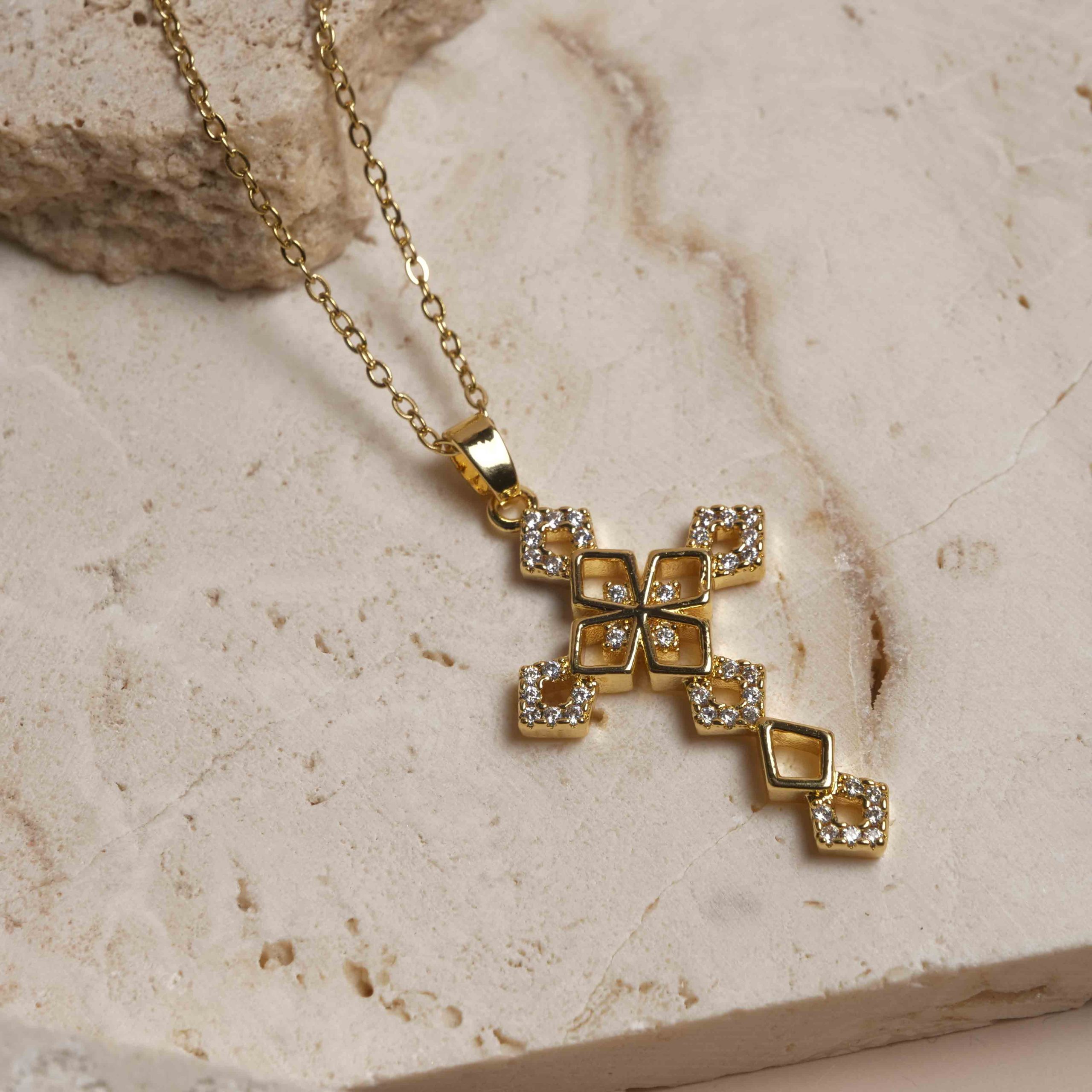 Collier Croix Royale Étoilée – Image 3