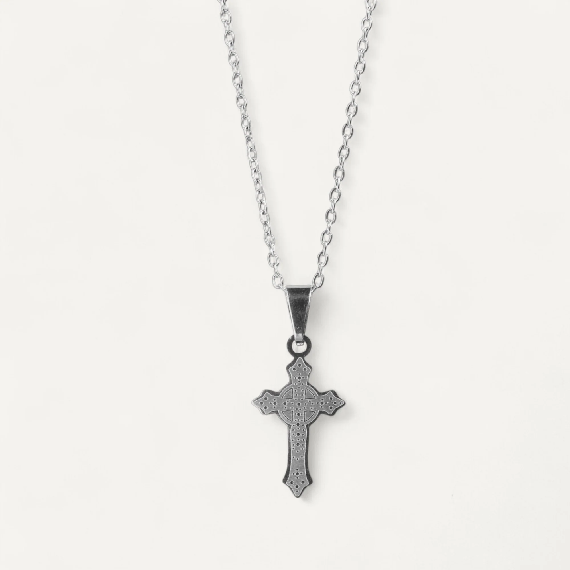 Collier Croix Gravée Classique – Image 2