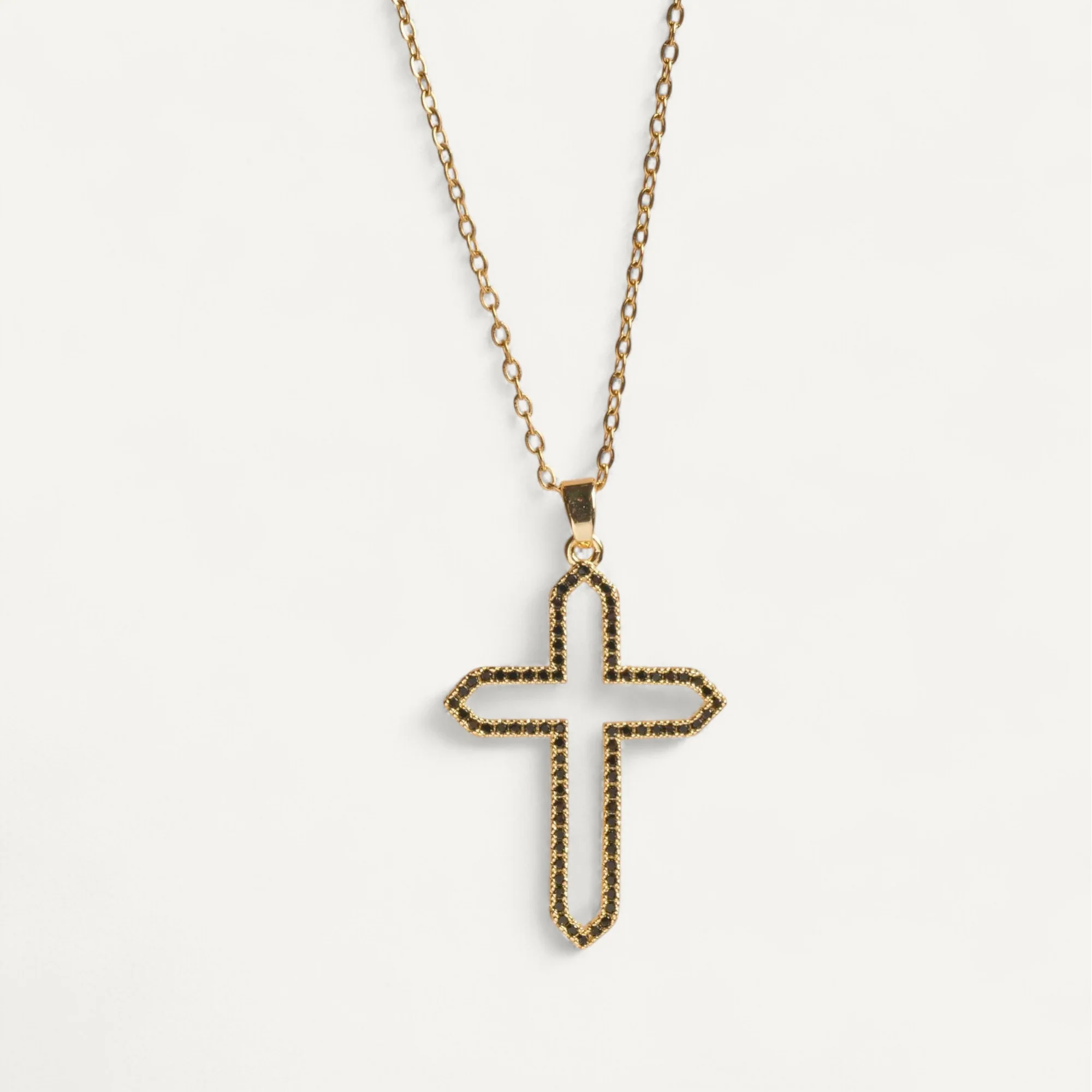 Collier Croix Ajourée Élégance Noire