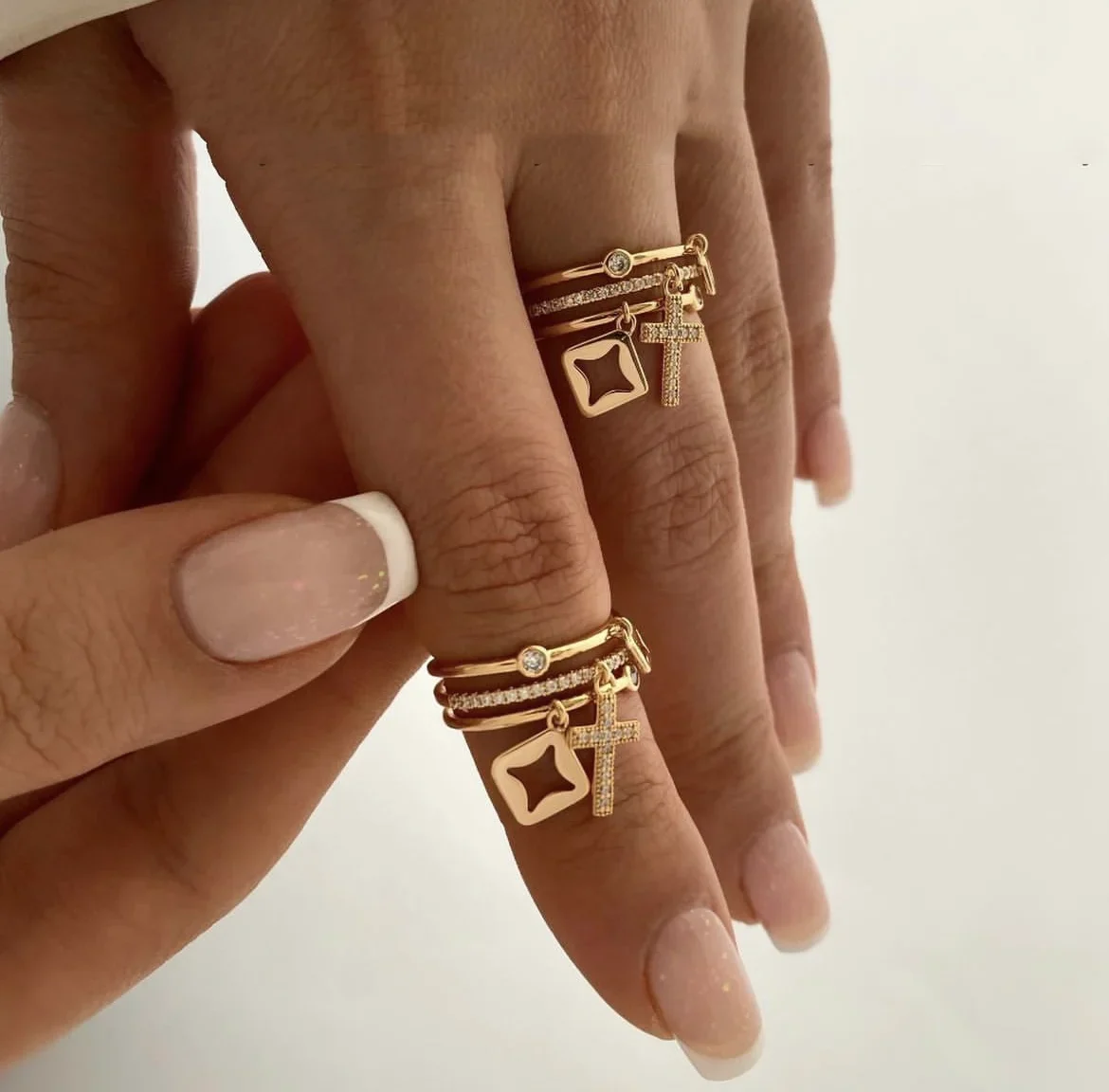 Bague Croix Charms Élégance – Image 2