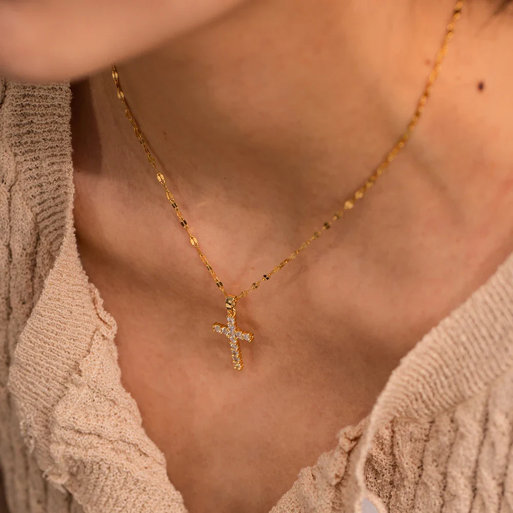 Collier Croix Doré avec Cristaux – Image 6