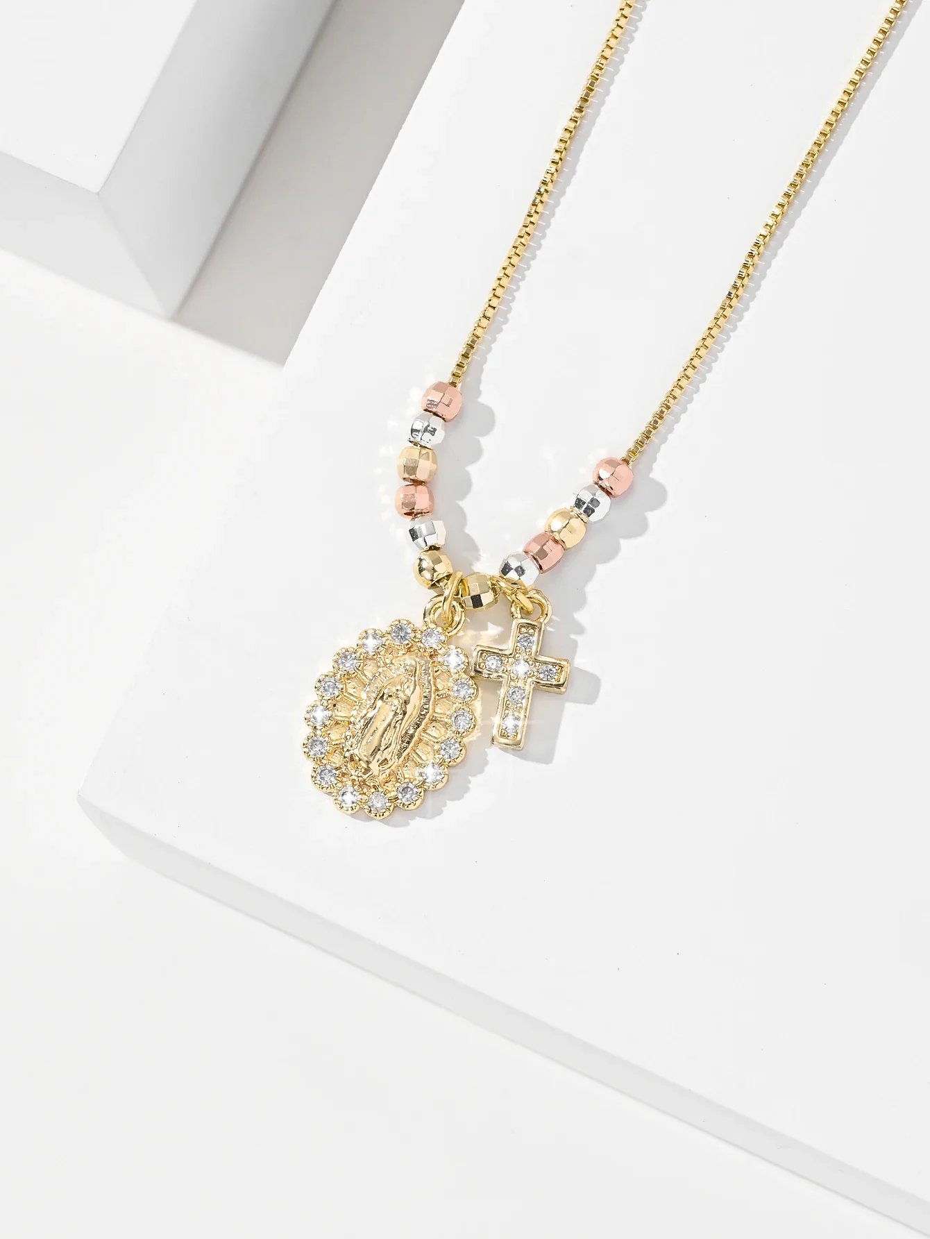 Collier Croix Vierge Doré Bicolore – Image 5