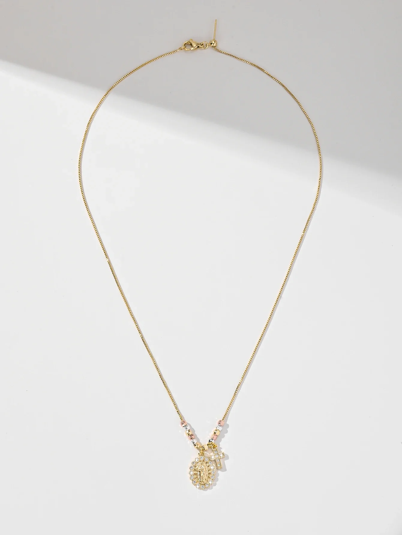 Collier Croix Vierge Doré Bicolore – Image 3