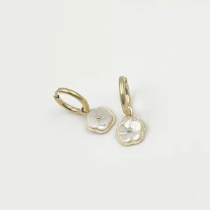 Boucles d&rsquo;oreilles FLEUR DE NACRE – CREOLES