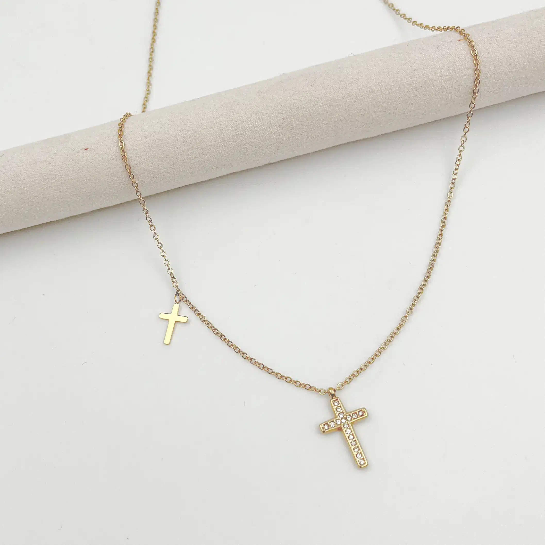 Collier PETITES CROIX – Doré