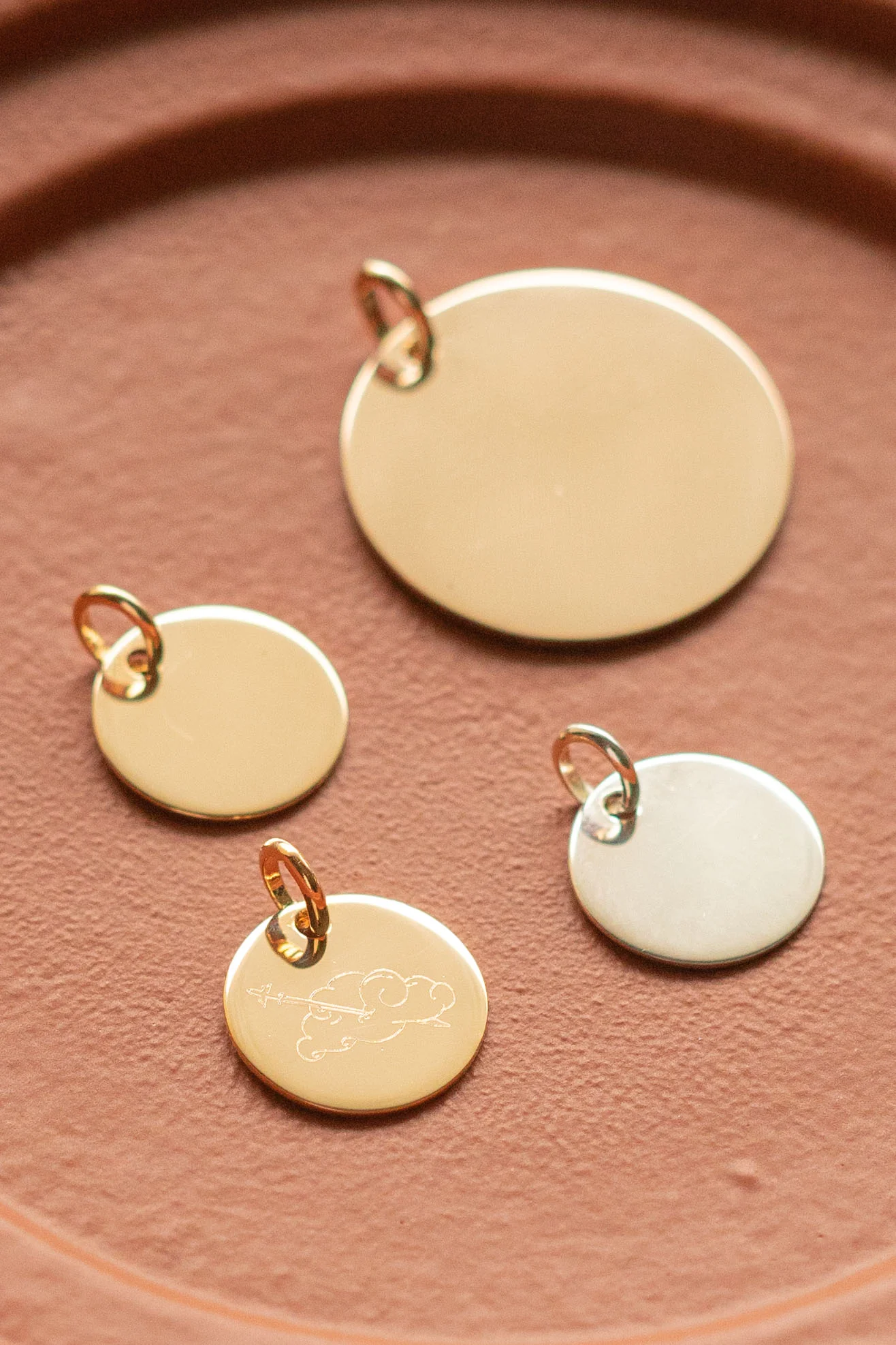 Médaille à graver Elizabeth - Plaqué or - 15mm – Image 2