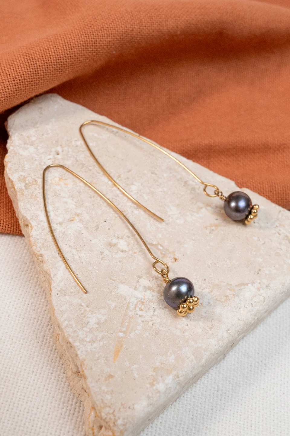 Boucles Osiris - Perle d’eau douce grise – Image 2